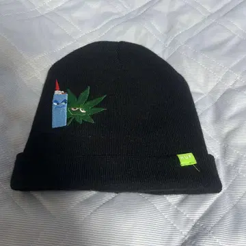 HUF 블랙 니트 모자 캐릭터 자수