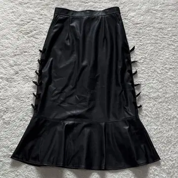 MUVEIL 23AW 에코 가죽 사이드 리본 스커트 페플럼