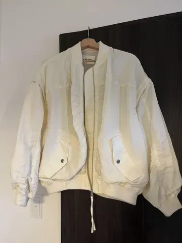 Ray BEAMS 화이트 봄버 자켓