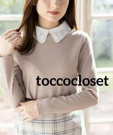 toccocloset 토코 클로젯 3D 미니 플라워 카라 부착 상의