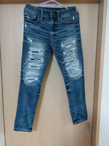 AMERICAN EAGLE 데미지 가공 블루 스키니 데님