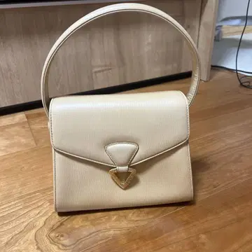 베이지 스퀘어 핸드백