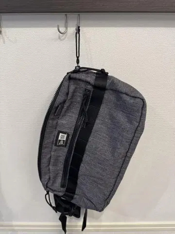 그레이 나일론 바디백