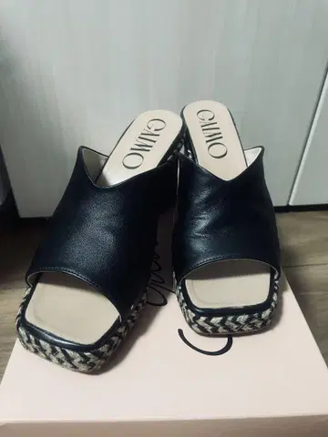 GAIMO 블랙 가죽 샌들