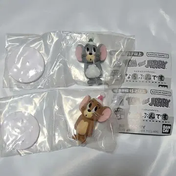 나란히 있습니다. 톰과 제리 제리 타피 세트