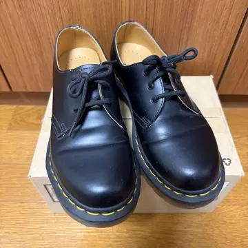 닥터마틴 3홀 UK5 24cm