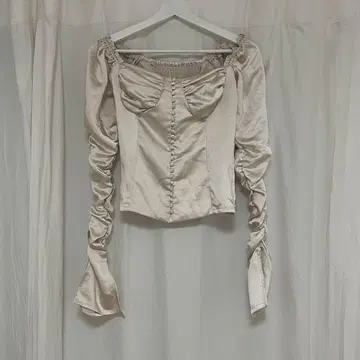 MELT THE LADY 새틴 블라우스