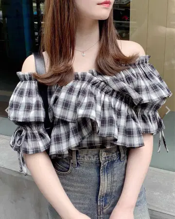 INGNI 크로스 프릴 오프숄더 블라우스 (M)
