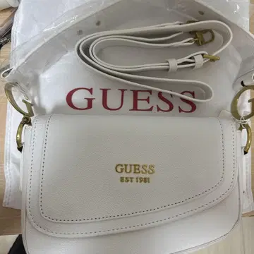 GUESS 화이트 숄더백