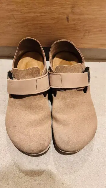 버켄스탁 런던 테크