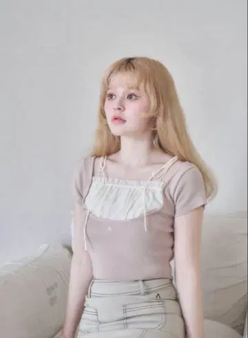 andmary 앤드 마리 Mew frill tops beige