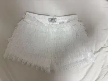 레이스 티어드 프릴 숏팬츠 jouetie