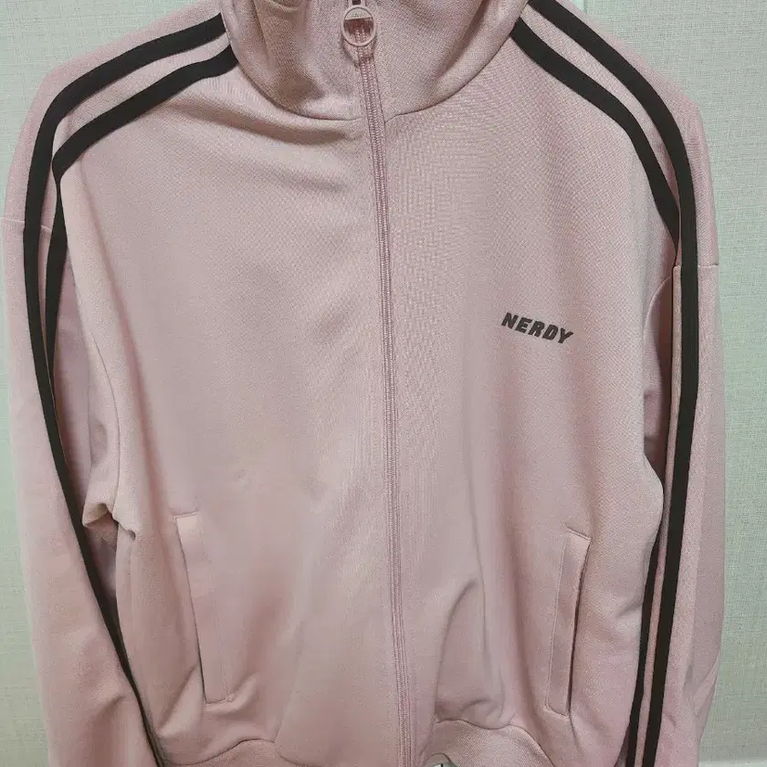 [ NERDY ]★24FW★韓国人気★WOMEN'S NY TRACK SET NERDY | 널디 Nerdy NY Track Top Pink XS on Bunjang Global Site.