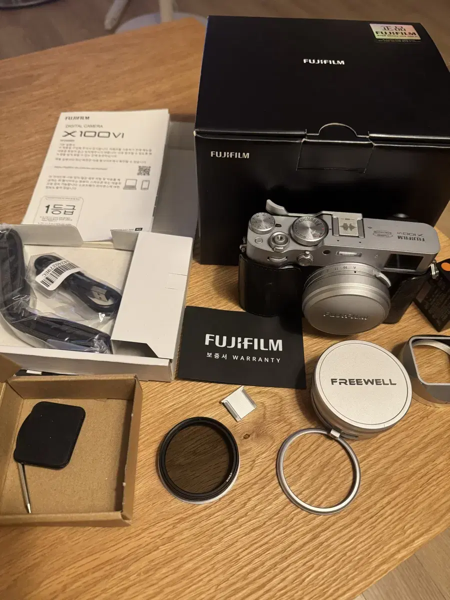 Fuji Film x100vi, 5900 shutter count, full box