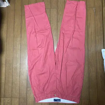 핑크색 치노 팬츠