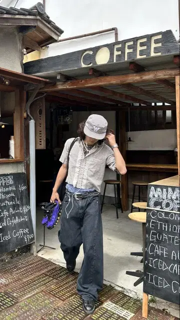 그레이 짧은 반팔 셔츠 캐주얼