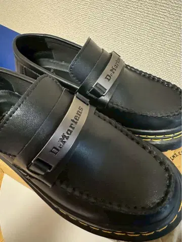 Dr.Martens 블랙 로퍼 통굽