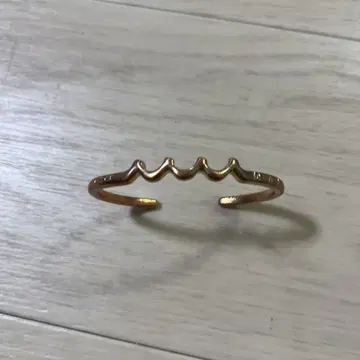 골드 컬러 오픈 뱅글