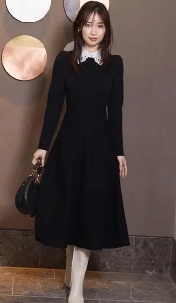 화이트 레이스 카라 니트 원피스