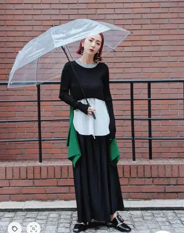 UN3D. 턱 하이 웨스트 플레어 스커트