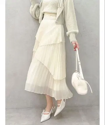 dazzlin 랜덤 시어 플리츠 티어드 스커트 아이보리