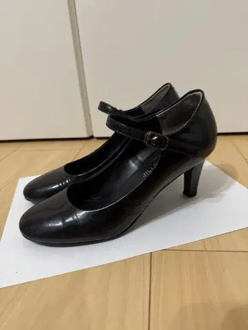 질스튜어트 JILLSTUART 블랙 앵클 스트랩 하이힐