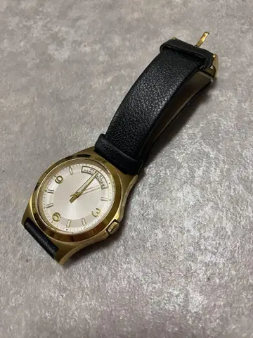 마크제이콥스 MARC JACOBS 골드 블랙 아날로그 손목시계