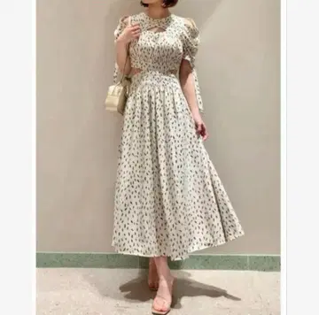 snidel 스위칭 데콜테 오픈 원피스 사이즈 1