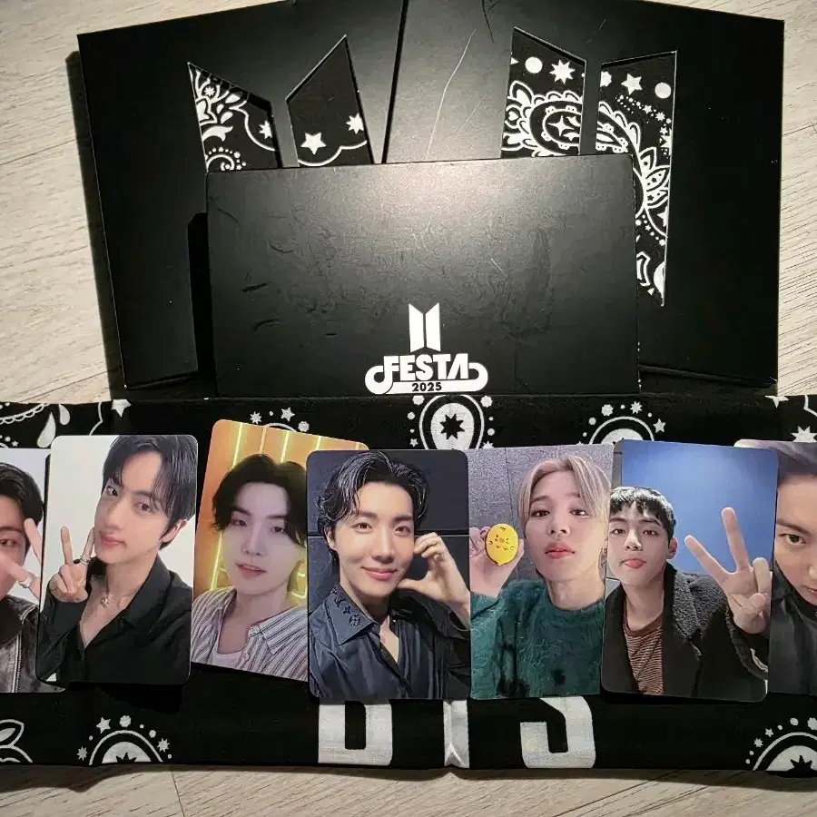 BTS ARMY ZONE バンダナ 2025 Bts FESTA ARMY Zone Photocard Bandana Set on Bunjang