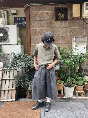 올리브색 반팔 셔츠