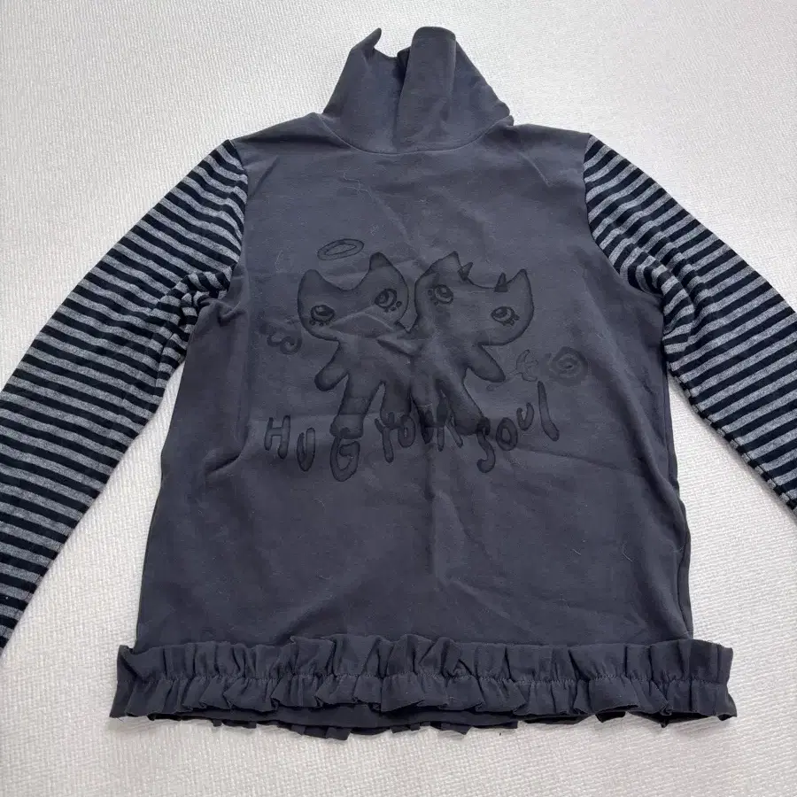 トップス hugyourskin Drawing frill pola top Hug Your Skin Drawing Frill pola Top (Charcoal Black) on