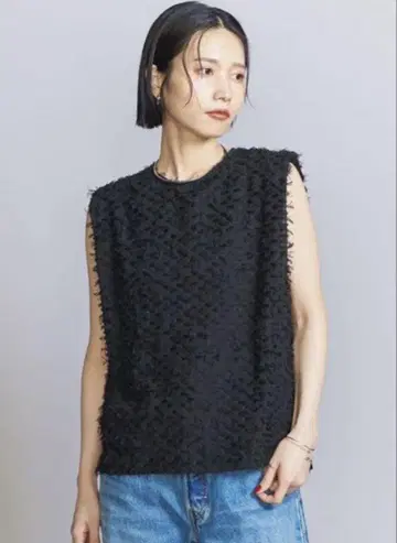 뷰티 앤 유스 프린지 슬리브리스 탑 블라우스 블랙