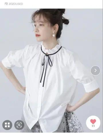 프릴 넥 바이컬러 리본 블라우스
