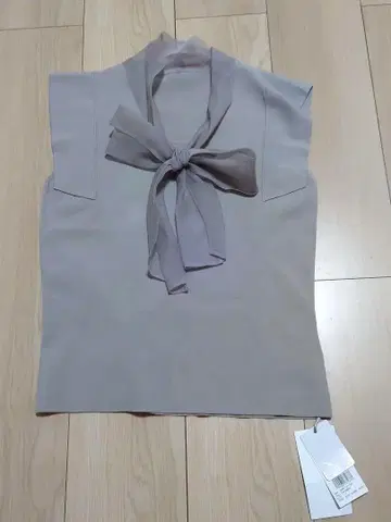 SNIDEL 그레이 베이지 리본 포함 슬리브리스