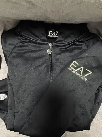 EA7 엠포리오 아르마니 후드티 저리