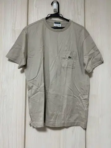 Lacoste 베이지 티셔츠 포켓 부착