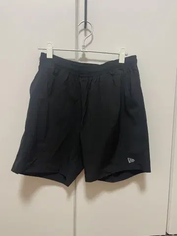 뉴에라 퍼포먼스 스트레치 나일론 숏팬츠 L 사이즈