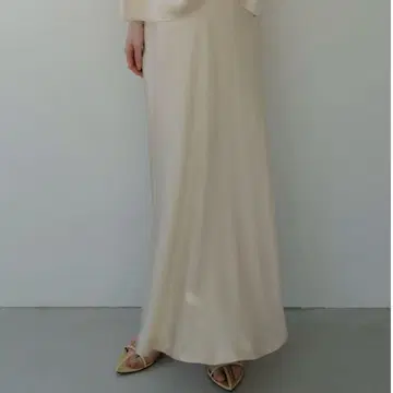 셀론 새틴 플레어 스커트