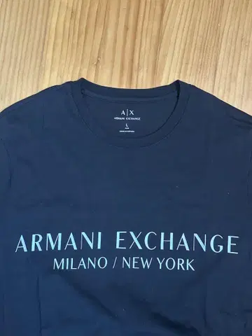 Armani Exchange 블랙 티셔츠