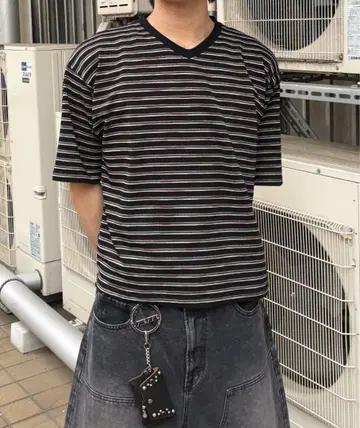 epnok V넥 보더 반팔 티셔츠 블랙