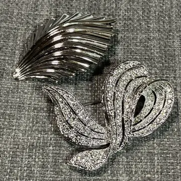 새상품급 돌란 반돔 브로치 2개 세트 실버 컬러