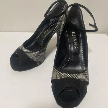 DIANA 다이애나 오픈토 스트랩 펌프스 23cm