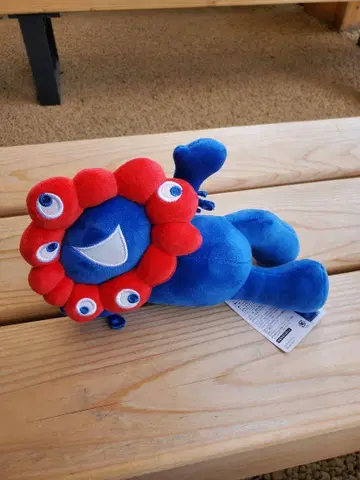 파란색 캐릭터 봉제 인형