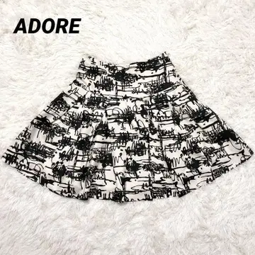 새상품급 ADORE 어도어 플레어 스커트 38 M 화이트 블랙 익명 배송