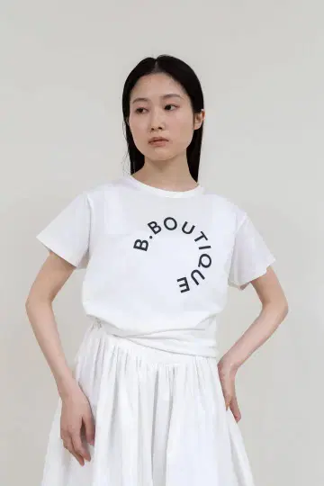 Bibiy. 화이트 로고 프린트 티셔츠  택