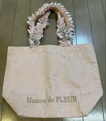 Maison de FLEUR 핑크 프릴 토트백