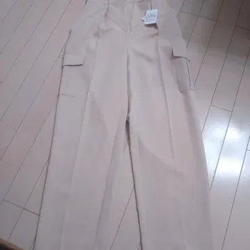 새상품 내추럴 뷰티 베이직 베이지 카고 팬츠 사이드 포켓 부착