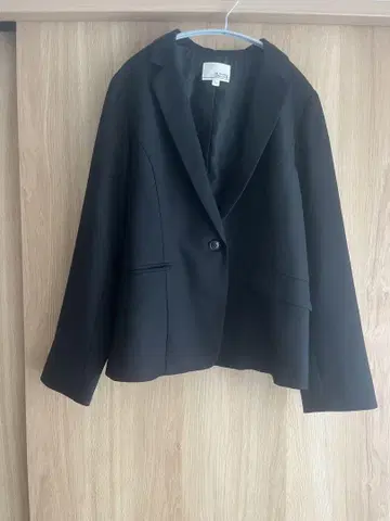 블랙 자켓