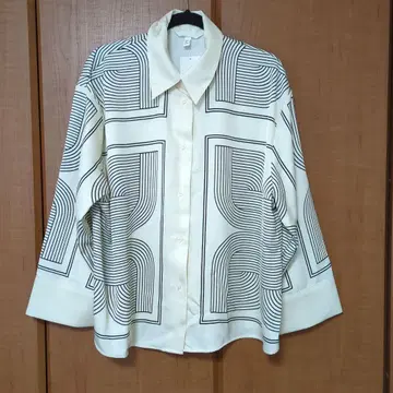 H&M 아이보리 블랙 기하학 패턴 긴팔 셔츠