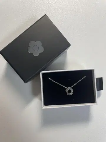 마리콴트 목걸이